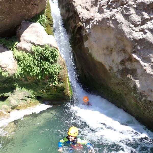 enfants au canyon du Barrasil