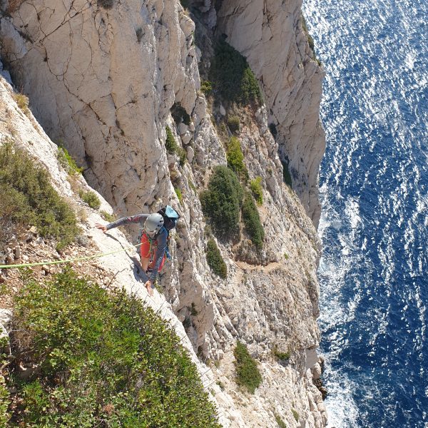 escalade en vias largas en los calanques de Marseilles